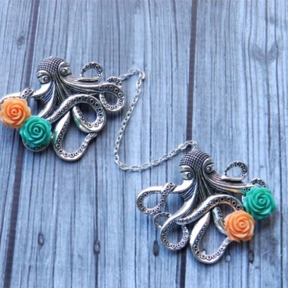 Octopus sweater guard brooch - Picture 3 of 3