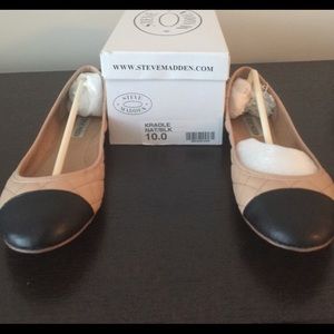 Steve Madden kradle flats.