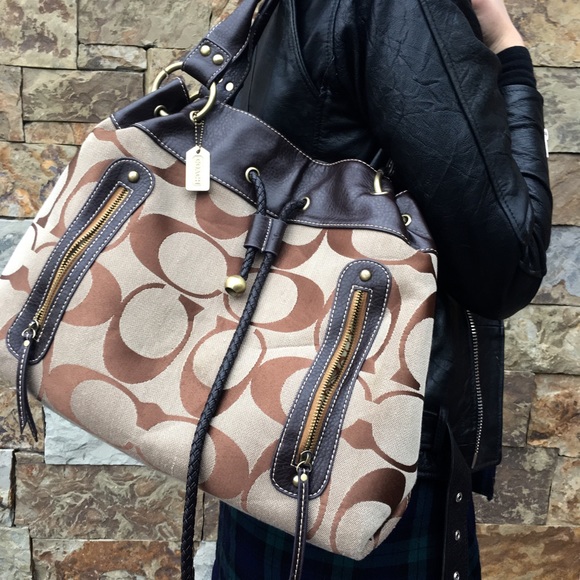✨COACH Carryall in Signature Canvas ✨