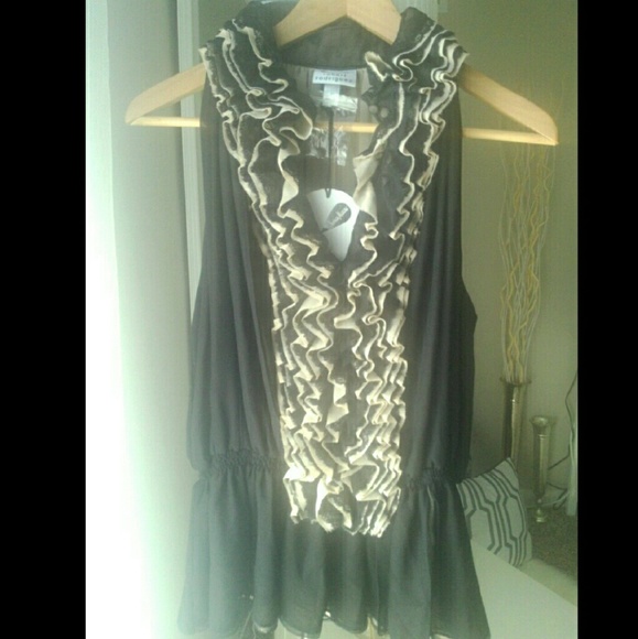 NEW Sleeveless black and tan ruffle front top sz L