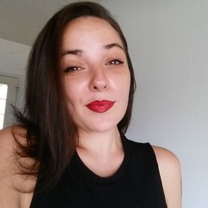 Meet your Posher, Bee