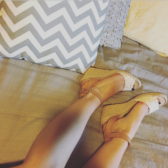 Vince Camuto white lace peep toe wedge espadrille - Picture 2 of 4