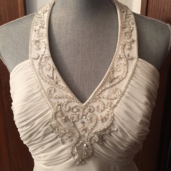 Brand new beautiful halter, ivory wedding gown! - Picture 2 of 4