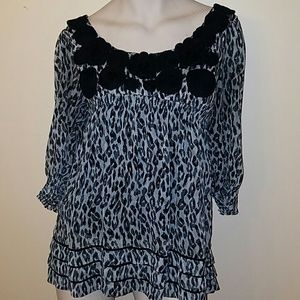 ECI Gray and black print top