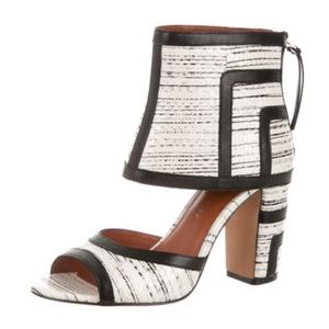 NWT REBECCA MINKOFF EMBOSSED MULTISTRAP SANDALS 7