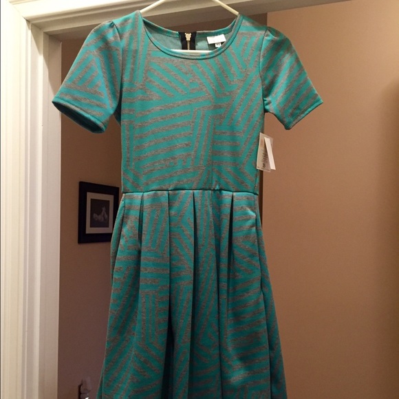 LuLaRoe Amelia XSMALL NWT