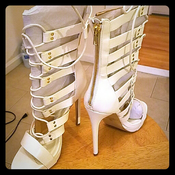 BRAND NEW LACED UP HEELS✔✔✔
