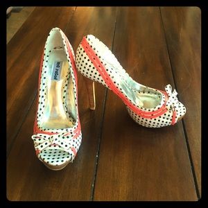 Never worn outside the house, pinup style pumps!