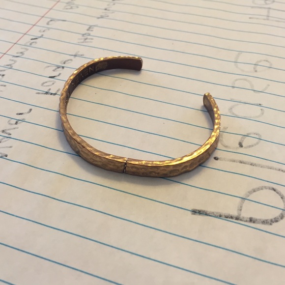 ISO "never forget" hammered bangle Francesca's - Picture 2 of 4