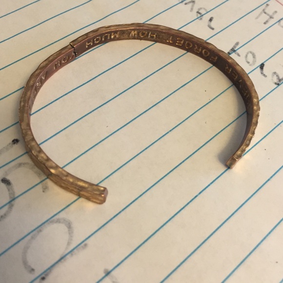 ISO "never forget" hammered bangle Francesca's - Picture 3 of 4