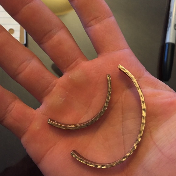 ISO "never forget" hammered bangle Francesca's - Picture 4 of 4