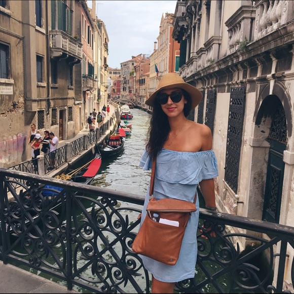 Meet your Posher, Amber - Picture 2 of 4