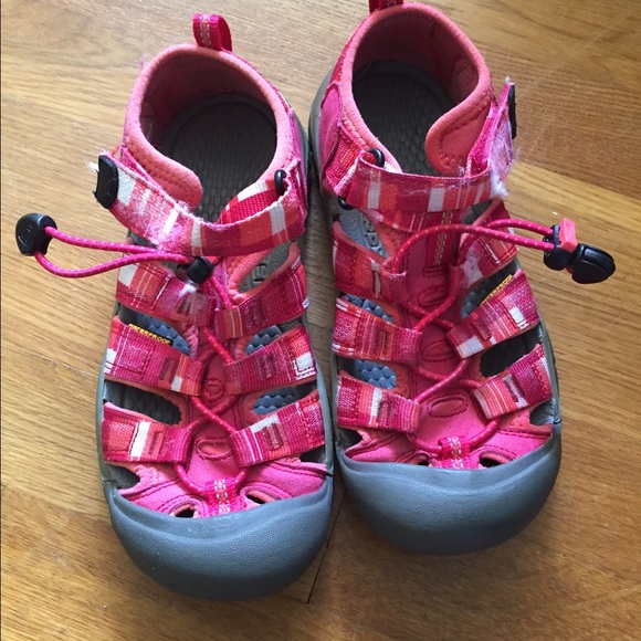 Keen's size 3