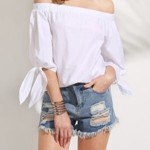 WHITE OFF THE SHOULDER ONE SIZE NEW without tags