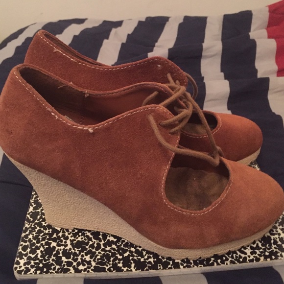 Shoes - Picture 2 of 2