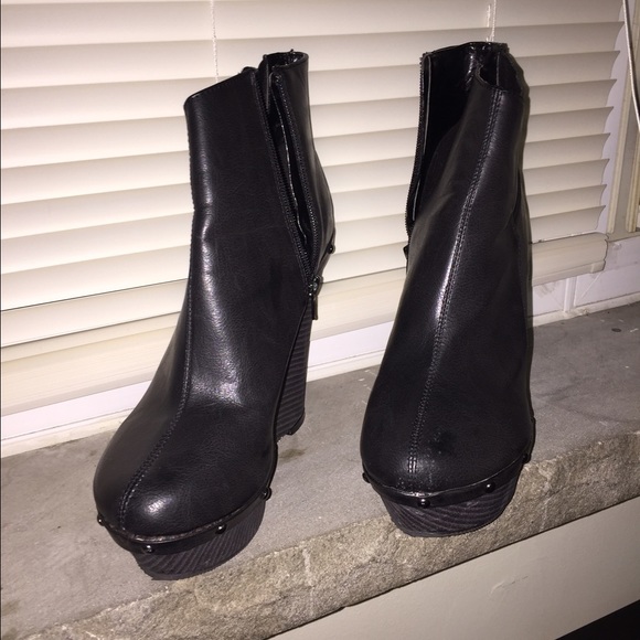 Platform ankle boots