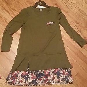 Shirt/dress nwt great the holidays