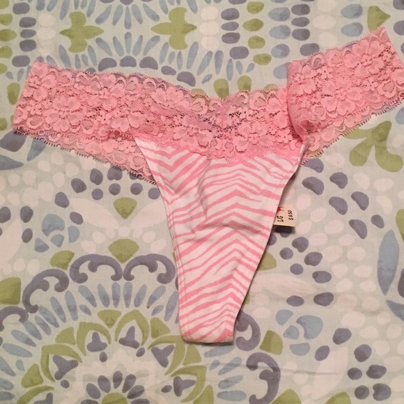 VS PINK. NWT THONG. SIZE LARGE