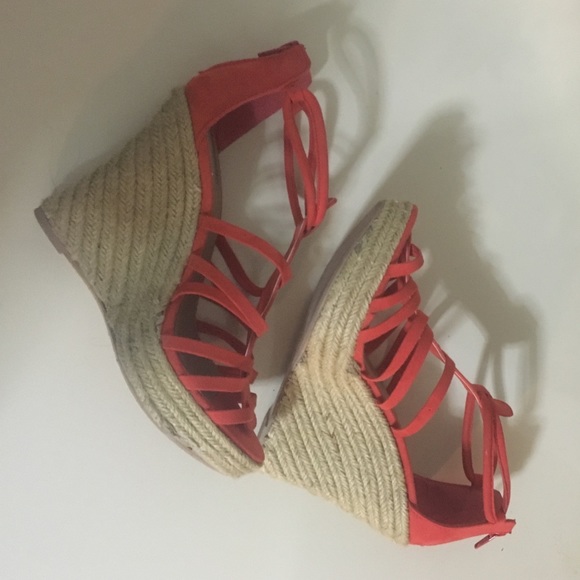 Red Cut Out Wedges❤️