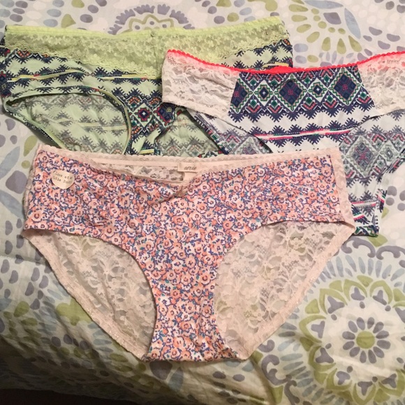 NWT AERIE UNDIES. SIZE LARGE.