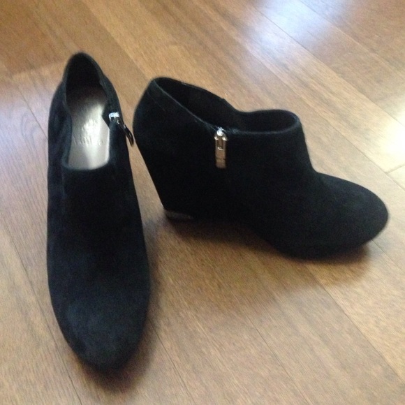 Black suede Vince Camuto booties