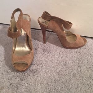 Nude Pumps