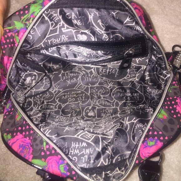 Betsey Johnson bag 😍😍 - Picture 3 of 4