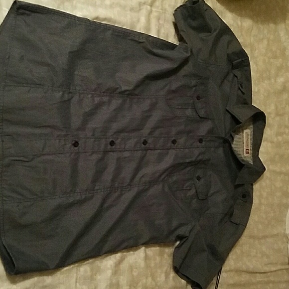 Short-sleeve button-up