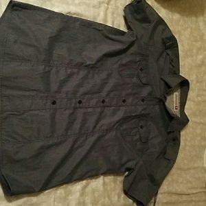 Short-sleeve button-up