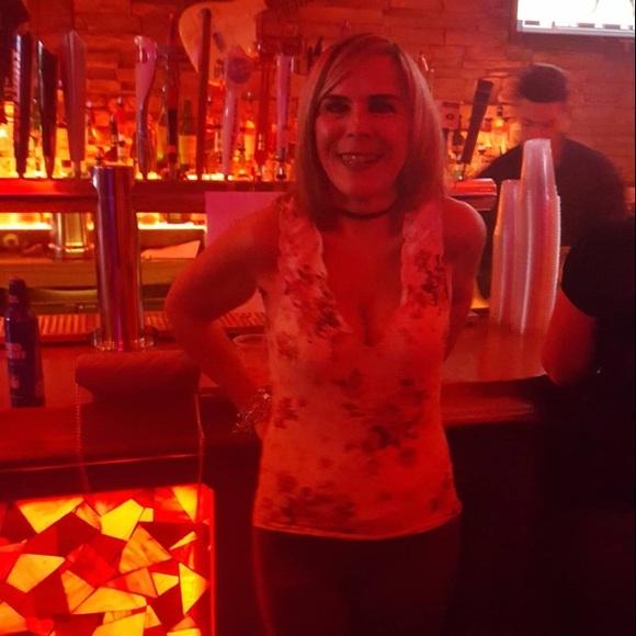 Meet your Posher, Christina - Picture 2 of 2