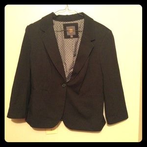Black blazer with 3/4 length sleeves