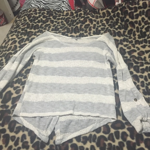 Quarter sleeve sweater