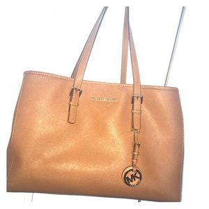 Micheal Kors purse