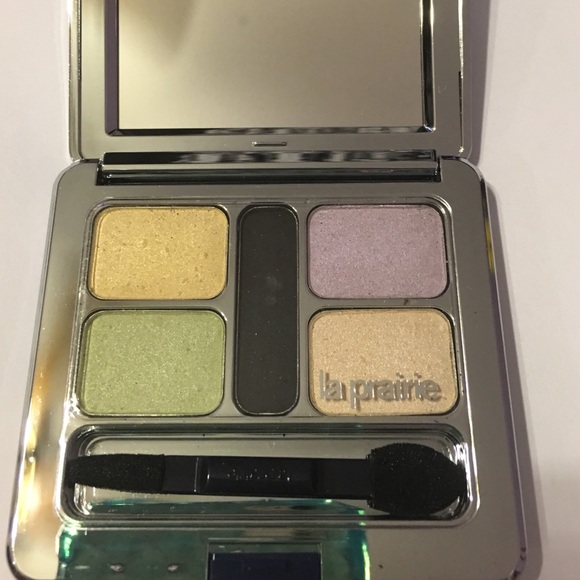 Brand new never used eyeshadow comes with pouch