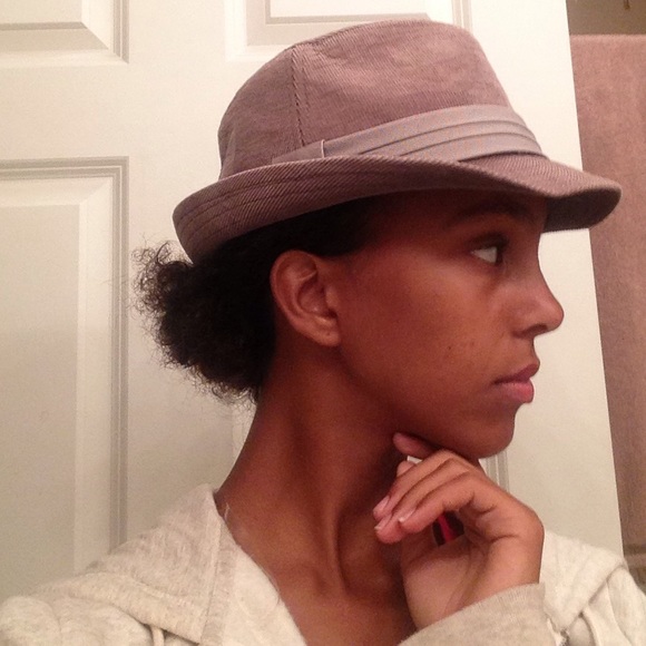 Brown fedora with grey belt. 100% cotton.