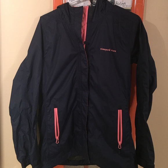 Vineyard vines raincoat size small.