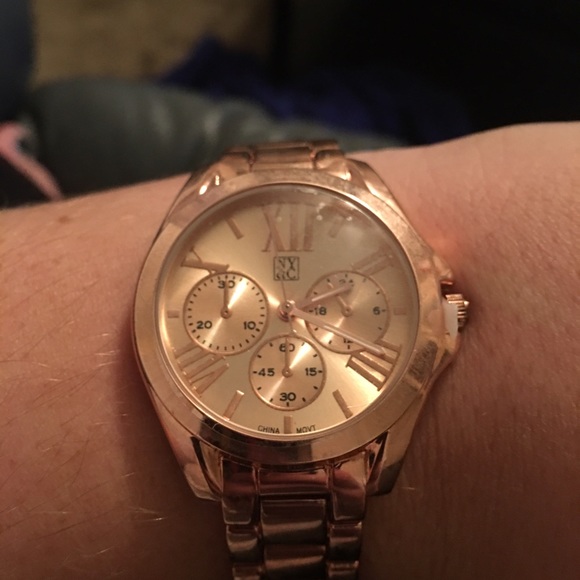 Rose gold New York & Company watch. Never worn.