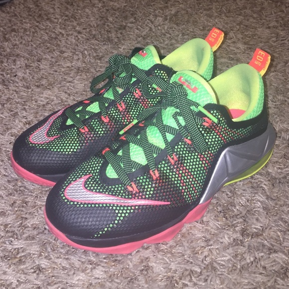 Lebron James XII 12 lows size 7Y GS