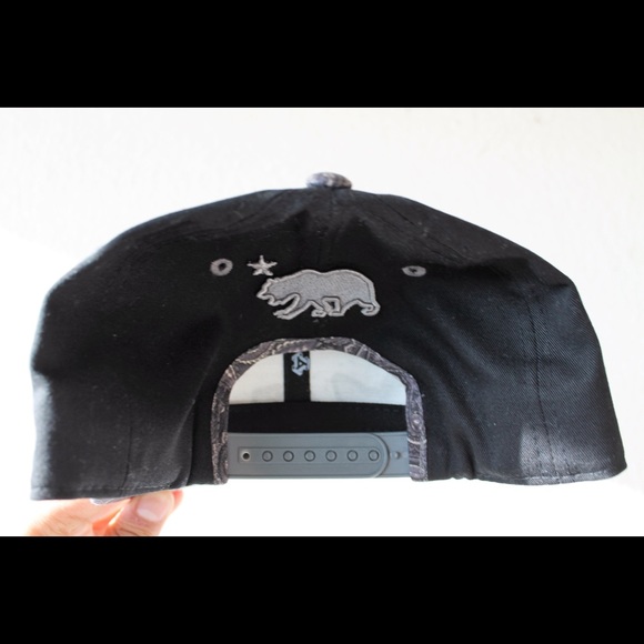 California Snapback - Picture 3 of 4