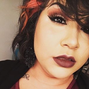 Meet your Posher, Cassandra