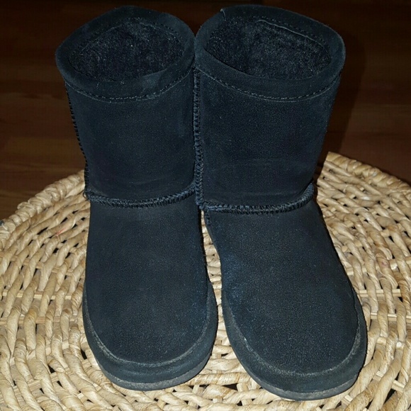 Black Bearpaw winter boots