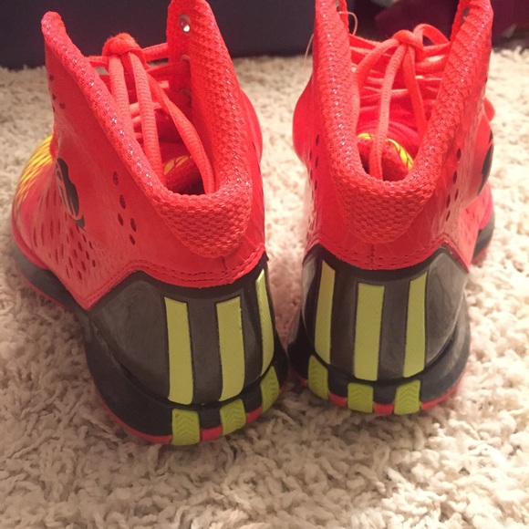 SOLD | Adidas Basketball Sneaker - Picture 2 of 4