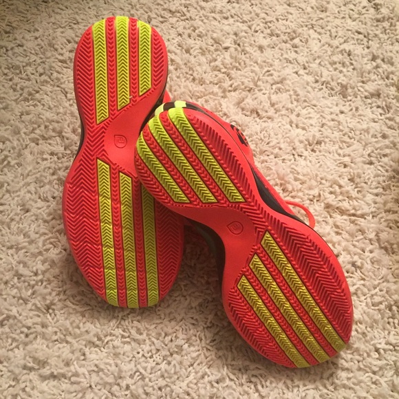 SOLD | Adidas Basketball Sneaker - Picture 3 of 4