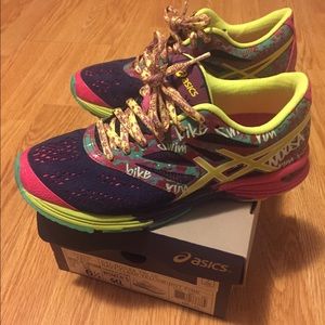 Running sneakers - few test runs only