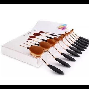 Professional oval make up brushes. Brand new