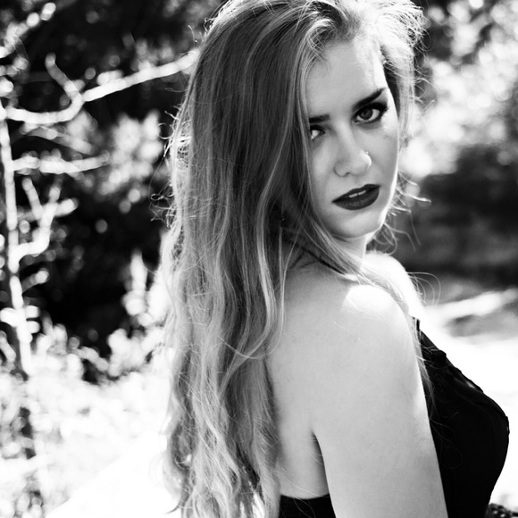 Meet your Posher, Emily - Picture 1 of 1