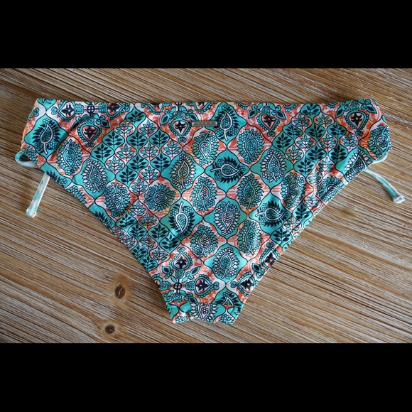 Roxy Bikini Bottom. - Picture 2 of 4