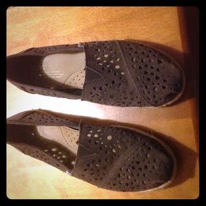 Toms eyelet slides