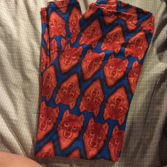 TC Lularoe wolf leggings in blue and red/orange