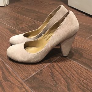 Urban Outfitters pump